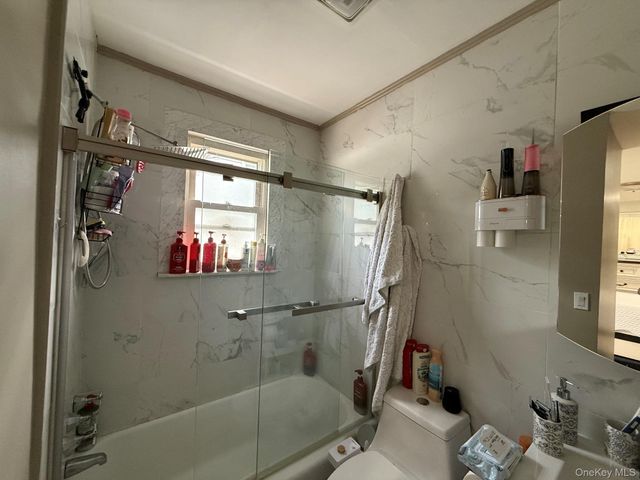 29 Cambridge 01, Valley Stream, NY 11581