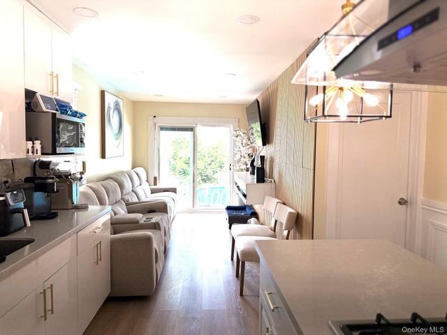 29 Cambridge 01, Valley Stream, NY 11581