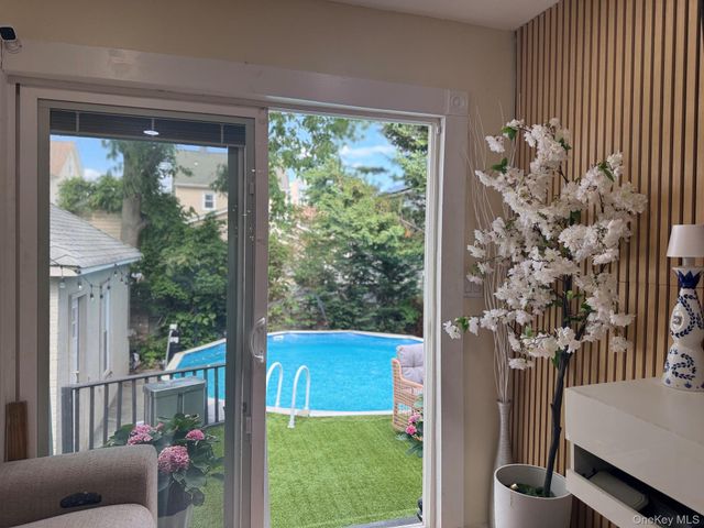 29 Cambridge 01, Valley Stream, NY 11581