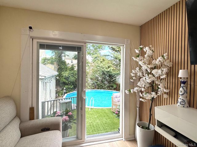 29 Cambridge 01, Valley Stream, NY 11581