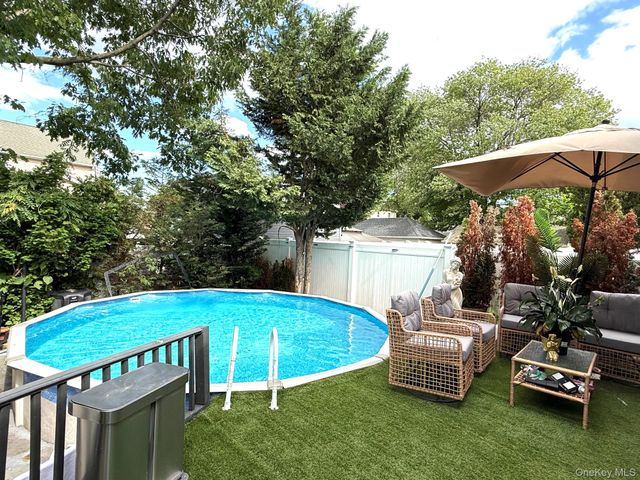 29 Cambridge 01, Valley Stream, NY 11581