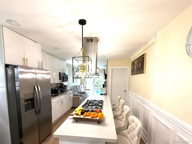 29 Cambridge 01, Valley Stream, NY 11581