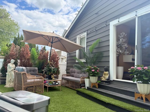 29 Cambridge 01, Valley Stream, NY 11581