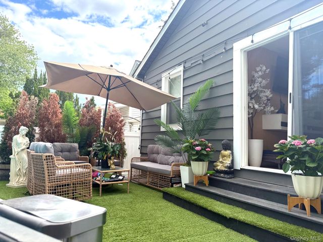 29 Cambridge 01, Valley Stream, NY 11581