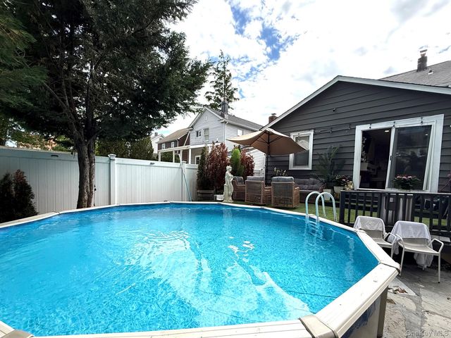 29 Cambridge 01, Valley Stream, NY 11581