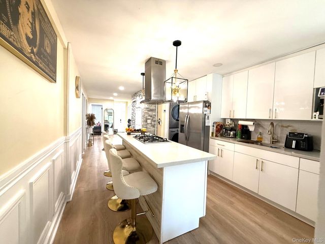 29 Cambridge 01, Valley Stream, NY 11581
