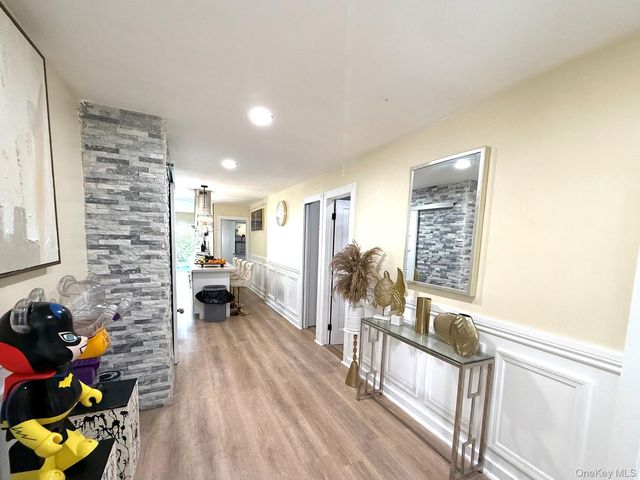 29 Cambridge 01, Valley Stream, NY 11581