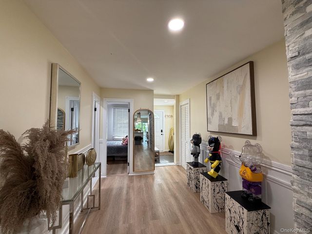 29 Cambridge 01, Valley Stream, NY 11581