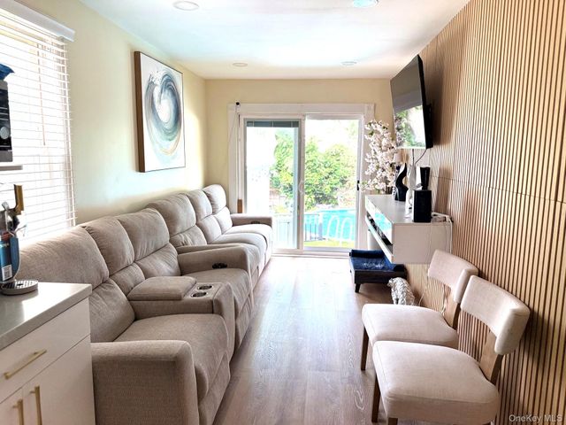 29 Cambridge 01, Valley Stream, NY 11581