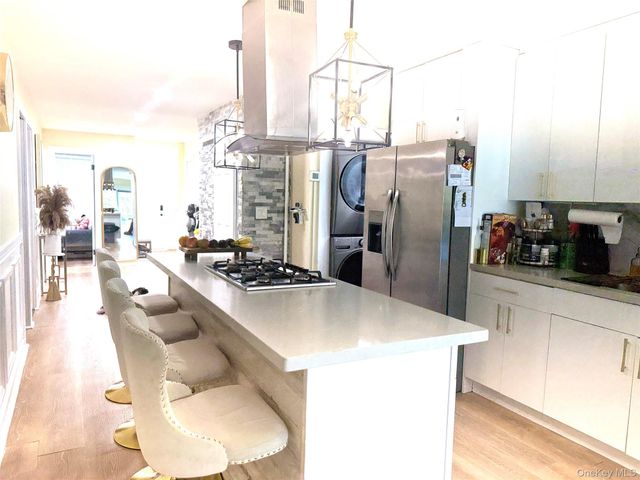29 Cambridge 01, Valley Stream, NY 11581