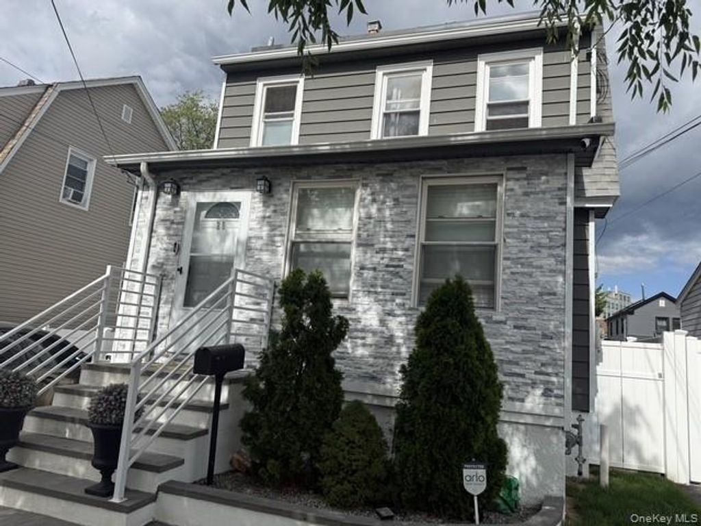 29 Cambridge 01, Valley Stream, NY 11581