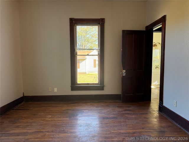 512 E 8th Street, Coffeyville, KS 67337