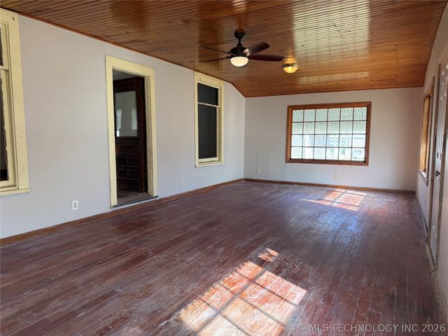 512 E 8th Street, Coffeyville, KS 67337