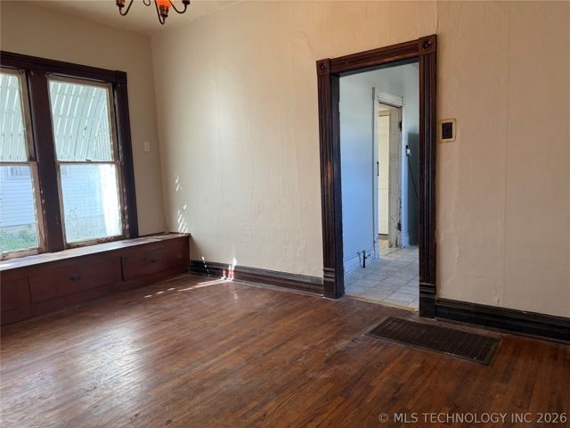 512 E 8th Street, Coffeyville, KS 67337