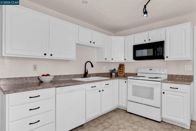 4141 Rita Dr, Martinez, CA 94553