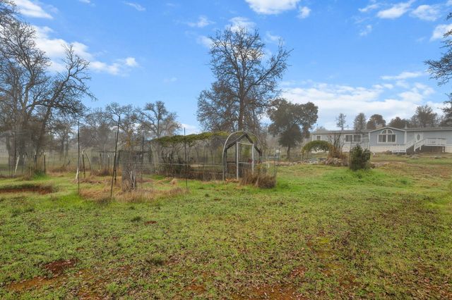 22555 E Elk Trail, Redding, CA 96003