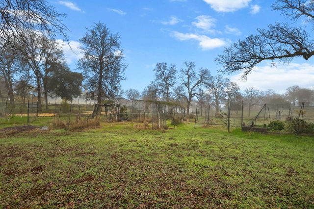 22555 E Elk Trail, Redding, CA 96003