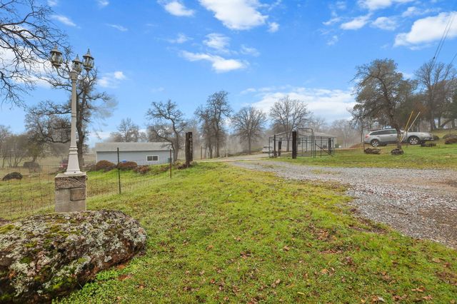 22555 E Elk Trail, Redding, CA 96003