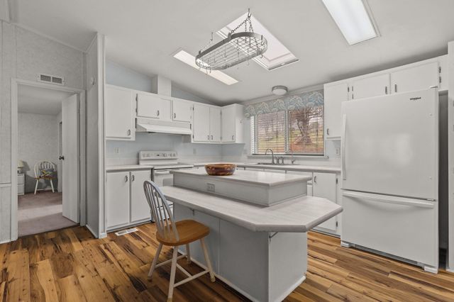 22555 E Elk Trail, Redding, CA 96003