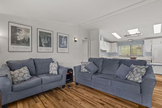 22555 E Elk Trail, Redding, CA 96003