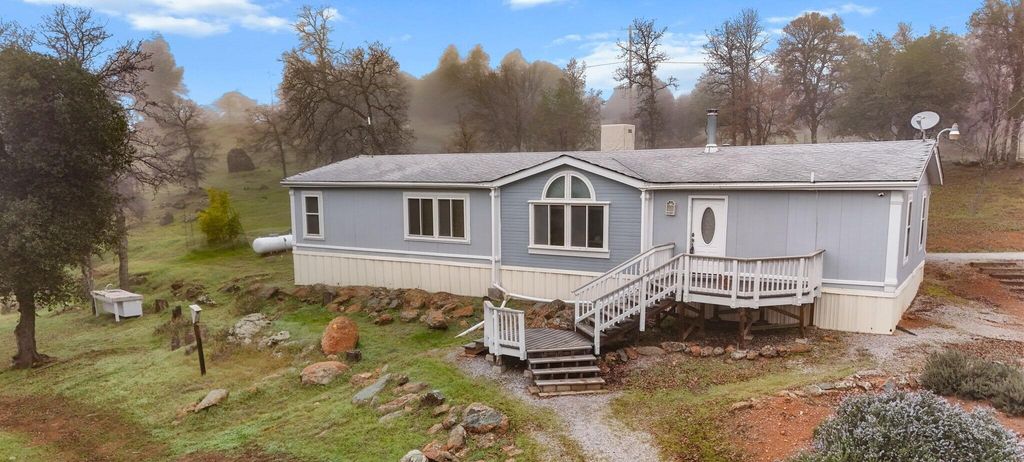 22555 E Elk Trail, Redding, CA 96003