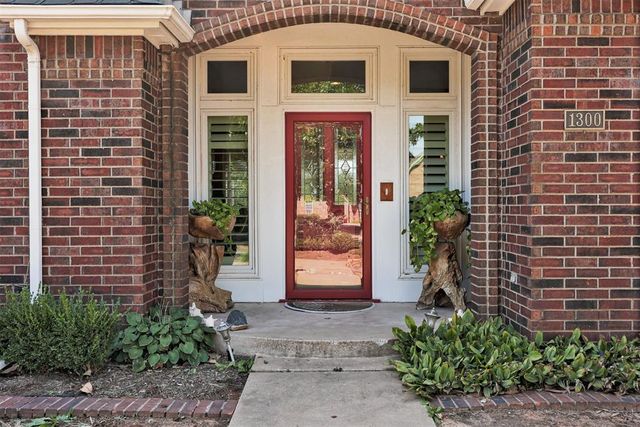 1300 Eagle Drive, Edmond, OK 73034