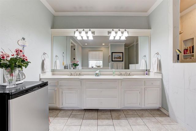 1300 Eagle Drive, Edmond, OK 73034