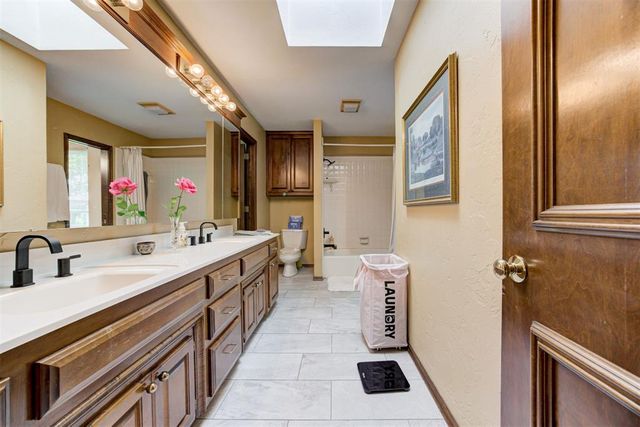 1300 Eagle Drive, Edmond, OK 73034