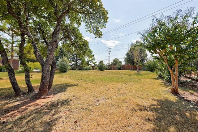 1300 Eagle Drive, Edmond, OK 73034