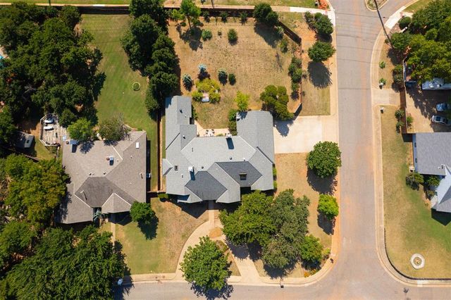 1300 Eagle Drive, Edmond, OK 73034