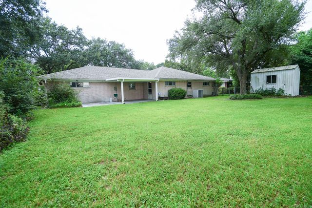 1702 Ivie Lee Street, Baytown, TX 77520