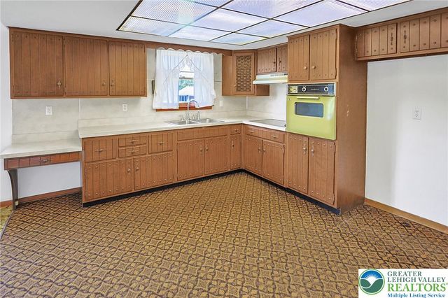 1004 Maple Street, Pottsville, PA 17901