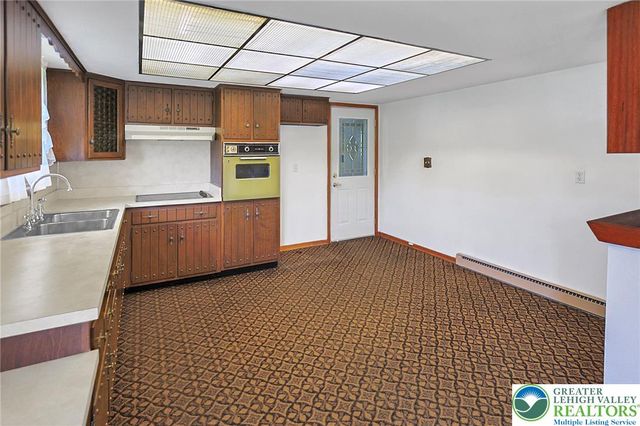 1004 Maple Street, Pottsville, PA 17901