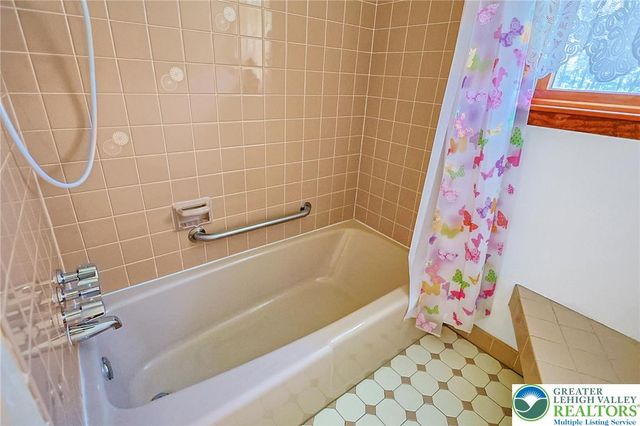 1004 Maple Street, Pottsville, PA 17901