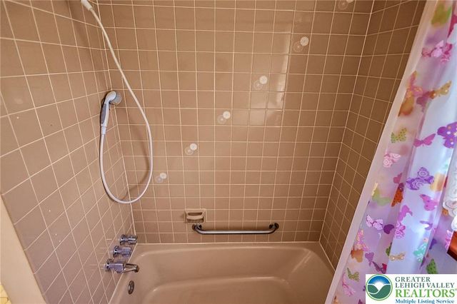 1004 Maple Street, Pottsville, PA 17901