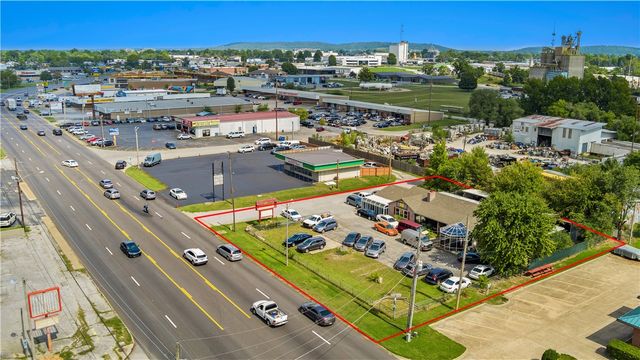 2305 Thompson Street, Springdale, AR 72764