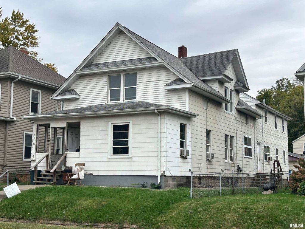 512 17th Ave Apt 4, East Moline, IL 61244