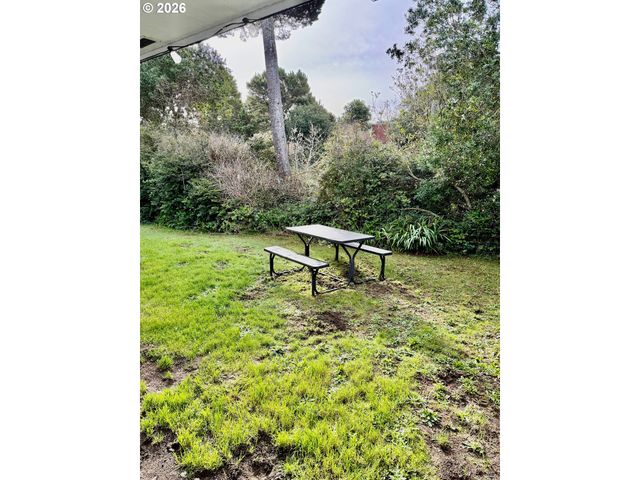 1570 KALLAKALLA Ct, Florence, OR 97439