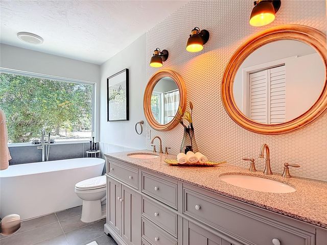 310 14th Street SE, Naples, FL 34117