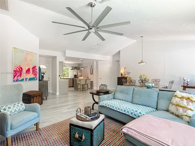 310 14th Street SE, Naples, FL 34117