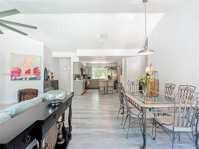 310 14th Street SE, Naples, FL 34117