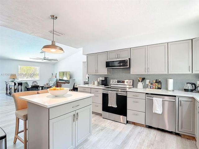 310 14th Street SE, Naples, FL 34117