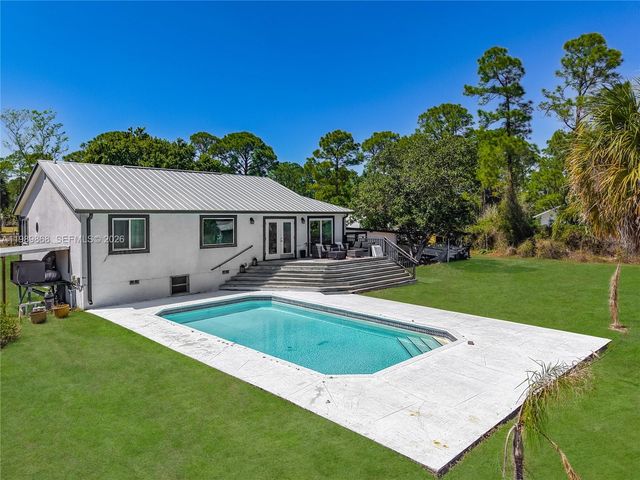 310 14th Street SE, Naples, FL 34117