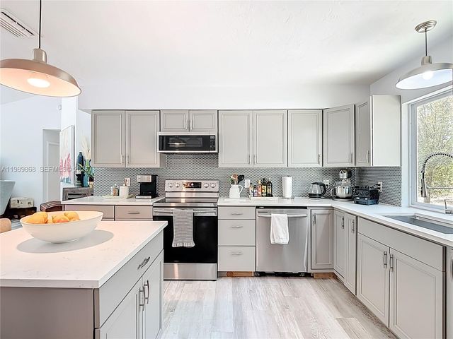 310 14th Street SE, Naples, FL 34117