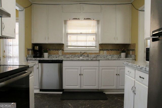 1903 Ridgewood Drive, West Point, GA 31833