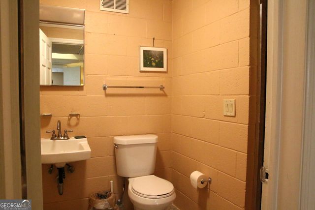 1903 Ridgewood Drive, West Point, GA 31833