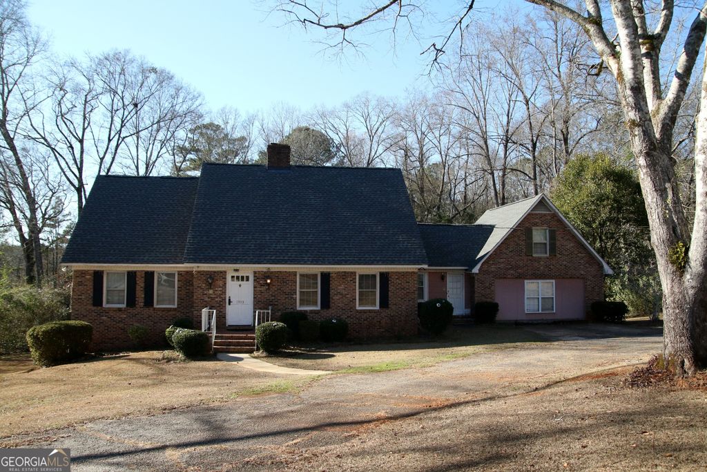 1903 Ridgewood Drive, West Point, GA 31833