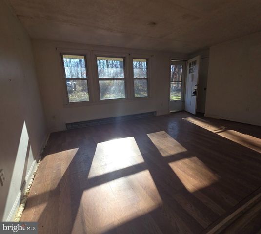 3717 FREEZELAND RD, Linden, VA 22642