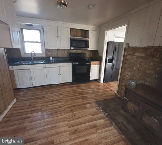 3717 FREEZELAND RD, Linden, VA 22642