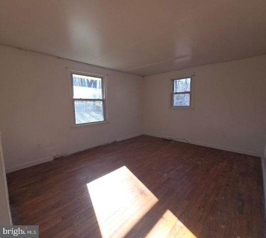 3717 FREEZELAND RD, Linden, VA 22642